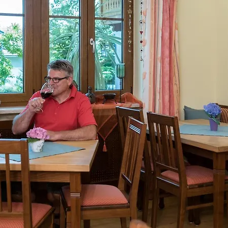 Zum Ebenstein Am Donausteig 3*
