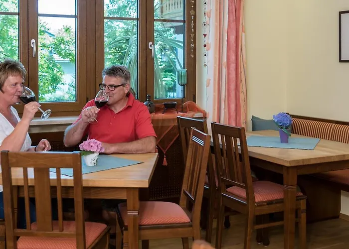 Zum Ebenstein Am Donausteig 3*